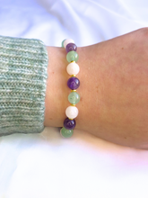 Charger l'image dans la galerie, Bracelet Apaisant Eczéma - Aventurine, Pierre de Lune & Améthyste sur poignet