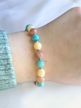 Charger l'image dans la galerie, Bracelet Joie de Vivre porté sur poigné