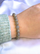 Charger l'image dans la galerie, BRACELET LABRADORITE sur poignet Protection / Réconfort