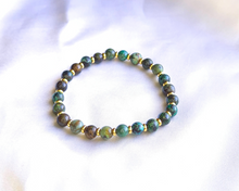 Charger l'image dans la galerie, Bracelet turquoise 6mm separateurs dores