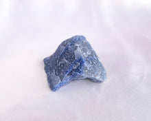 Charger l'image dans la galerie, Aventurine bleue brute, pierre apaisante liée à la communication.