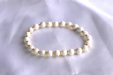 Charger l'image dans la galerie, bracelet howlite 6 mm et séparateurs dorées