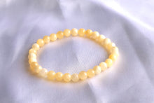 Charger l'image dans la galerie, bracelet jade jaune 6mm