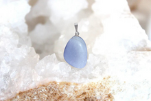 Charger l'image dans la galerie, Pendentif en angélite naturelle – Collection Thalia – vue de face