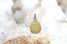 Charger l'image dans la galerie, Pendentif en jade naturelle – Collection Thalia