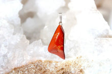 Charger l'image dans la galerie, Pendentif en jaspe rouge naturel – Collection Thalia