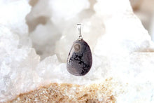 Charger l'image dans la galerie, Pendentif en obsidienne flocon de neige naturelle – Collection Thalia