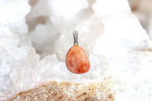 Charger l'image dans la galerie, Pendentif en pierre du soleil naturelle – Collection Thalia