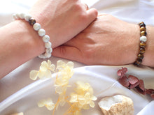 Charger l'image dans la galerie, Bracelet Duo Stabilité en Œil de Tigre et Howlite pour Couples