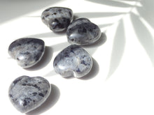 Charger l'image dans la galerie, Cœur en Labradorite – Protection, Intuition et Harmonie