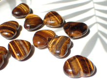 Charger l'image dans la galerie, Cœur en Œil de Tigre – Symbole de Protection et de Confiance en Soi