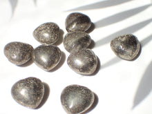 Charger l'image dans la galerie, Cœur en Pyrite – Force, Confiance et Prospérité