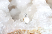 Charger l'image dans la galerie, PENDENTIF MAGNESITE - Calme / Sérénité