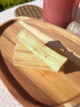 Charger l&#39;image dans la galerie, Trois Palo Santo – Bois sacré d’ancrage et de purification
