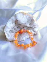 Charger l&#39;image dans la galerie, Bracelet baroque en Cornaline avec géode – Énergie rayonnante pour renforcer la vitalité, la confiance et l’élan créatif
