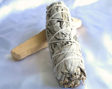 Charger l&#39;image dans la galerie, Kit de purification Palo Santo &amp; Sauge Blanche – Ensemble spirituel pour nettoyer les énergies négatives, élever les vibrations et harmoniser les lieux
