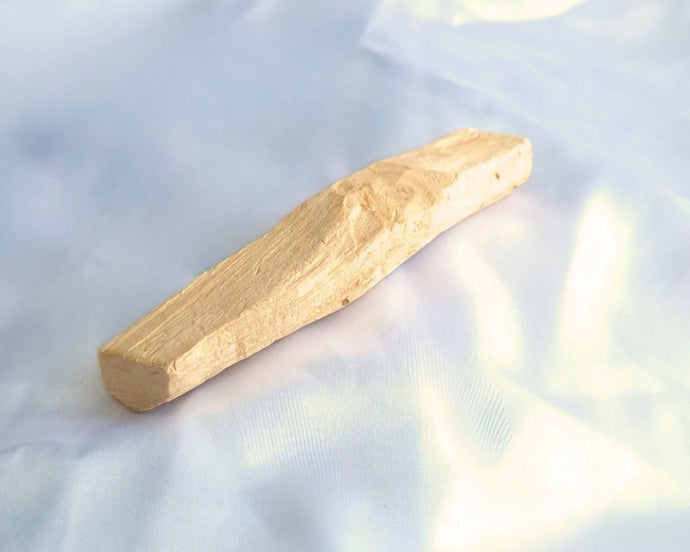 Bâtonnet de Palo Santo naturel – Bois sacré d’Amérique du Sud utilisé pour la purification énergétique, la protection et l’élévation spirituelle