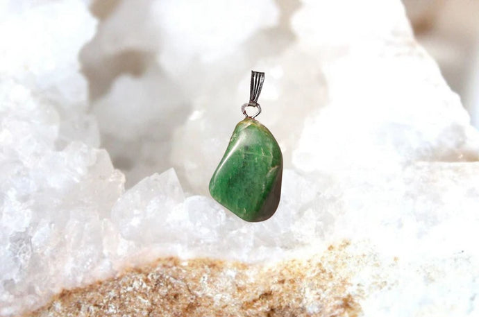 Pendentif en aventurine verte naturelle – Collection Thalia