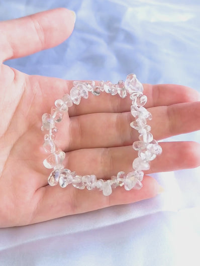 Vidéo du bracelet baroque en Cristal de Roche – Présentation du bijou, de ses vertus énergétiques et de son rendu porté