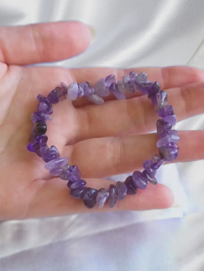 Vidéo du bracelet baroque en Améthyste – Présentation du bijou, de ses vertus spirituelles et de son rendu porté