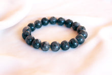 Charger l&#39;image dans la galerie, Bracelet Larvikite – Intuition Protection Spirituelle
