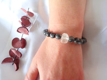Charger l&#39;image dans la galerie, Bracelet Larvikite et Cristal de Roche - Lithothérapie, Protection et Intuition
