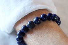 Charger l&#39;image dans la galerie, Bracelet lapis lazuli Communication Amitie porter
