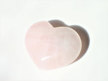 Charger l&#39;image dans la galerie, coeur de pierre en quartz rose

