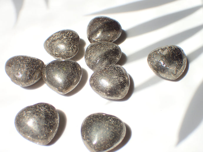 Cœur en Pyrite – Force, Confiance et Prospérité
