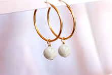 Charger l'image dans la galerie, Boucles d'oreilles Chloé Pierre de Lune – harmonie et amour – Mademoiselle Moana
