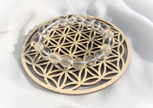 Charger l'image dans la galerie, Bracelet Cristal de Roche  Purete Amplification energetique fleur de vie
