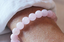 Charger l&#39;image dans la galerie, bracelet en quartz rose naturel porter
