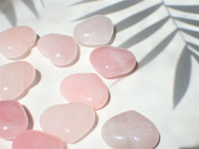 Charger l'image dans la galerie, coeur en quartz rose mademoiselle moana
